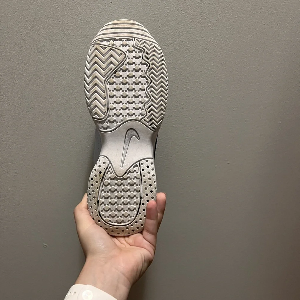 NIKE SNEAKERS!!! - Picture 2 of 4